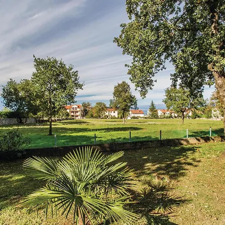 1 Bedroom Awesome In Apartment *